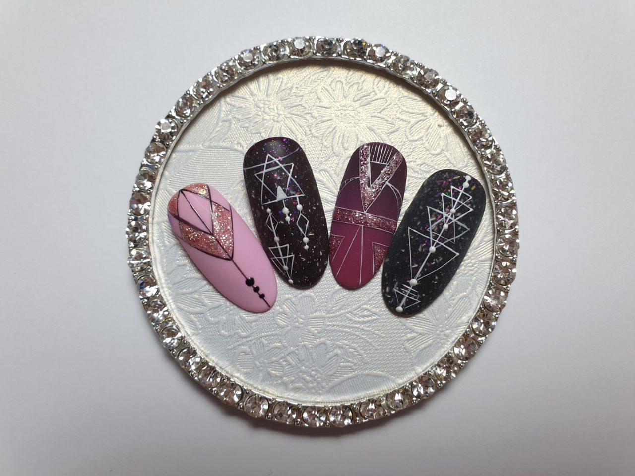 Formation Nail Art TRAITS FINS 200€ 1 jour Ongles Galerie